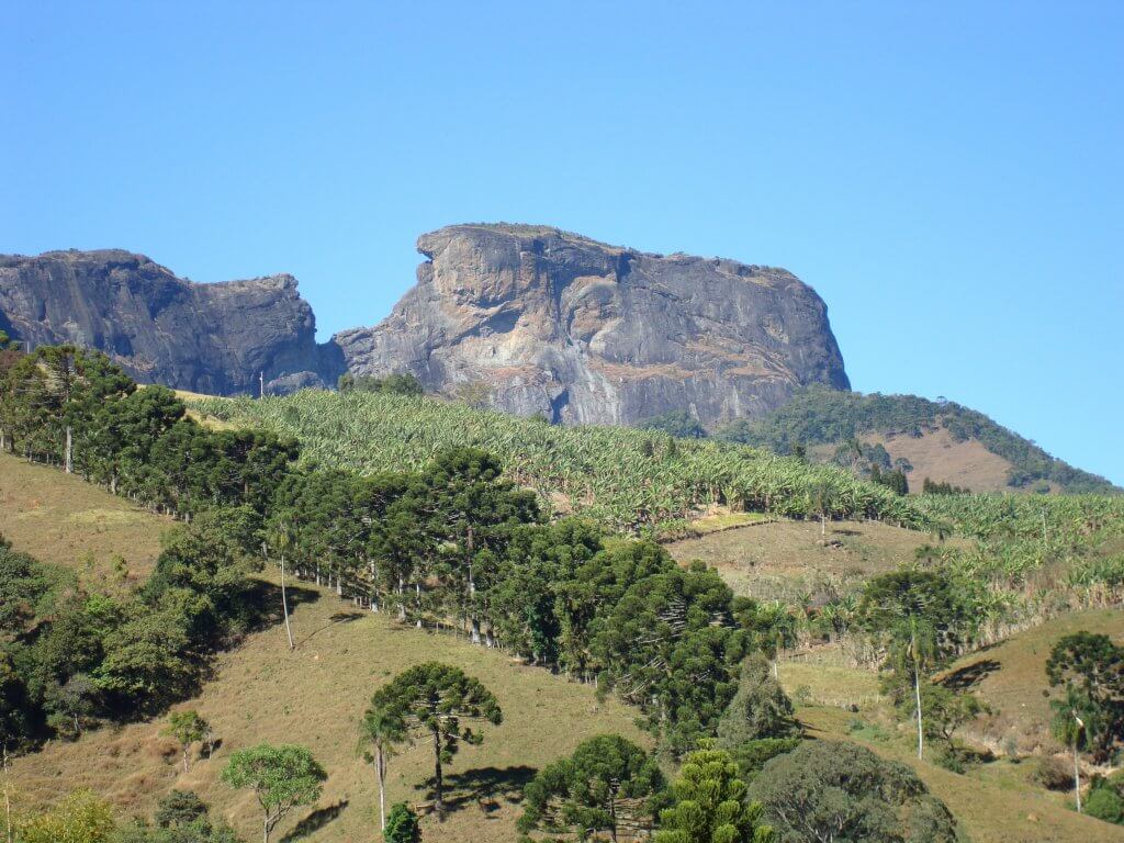 Pedra do Baú. Fonte: Wikipédia. 