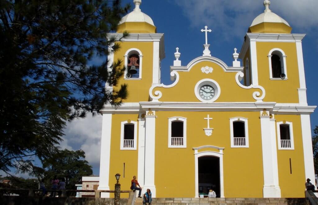Igreja de São Tomé das Letras. Fonte: https://karenparadatvstl.wixsite.com